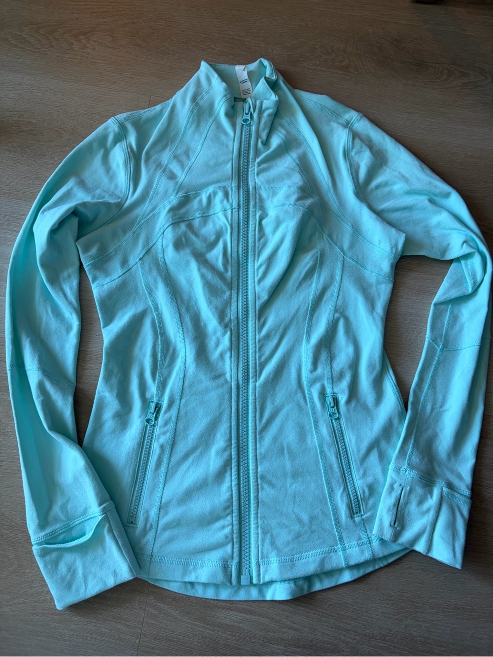 Lululemon Define Jacket in a beautiful pale mint / Tiffany blue-green, size 6.